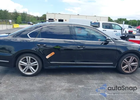 2015 Volkswagen Passat 1.8T Sel Premium z USA, uszkodzony, nr VIN 1VWCS7A37FC024731
